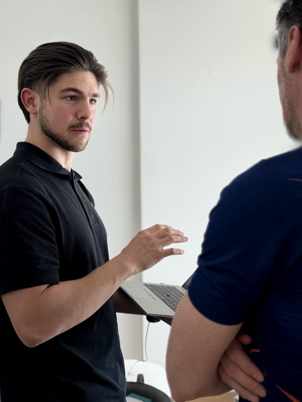 Mattia Lantero, chinesiologo, nello studio di Mogliano Veneto